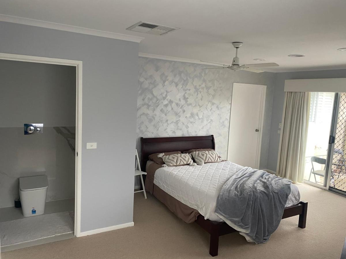 Guest Ensuite 7 Minutes From Airport Melbourne City Exterior foto